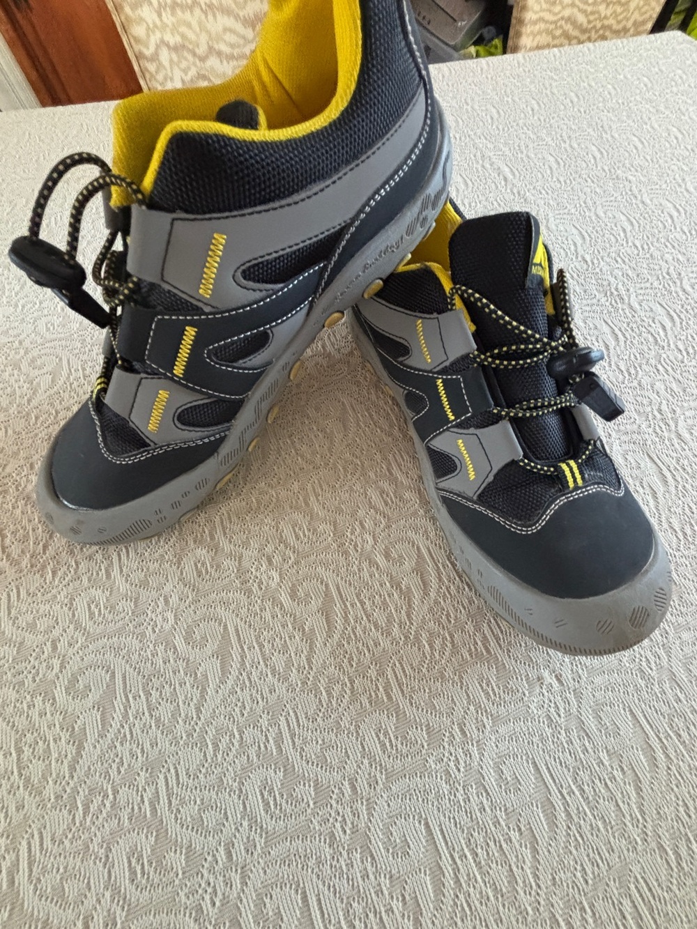 Mishansha Black and Yellow Athletic Slip-On Mens Sneakers